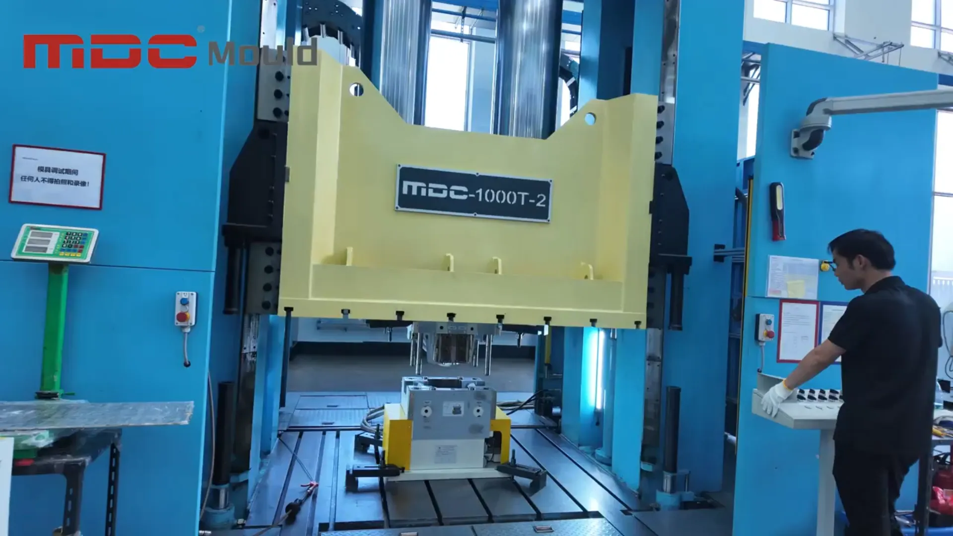 预热模压模具:提升复合材料模塑效率与质量